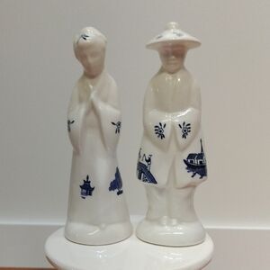 Vintage Churchill England Blue Willow Asian Man Woman Salt & Pepper Shaker Set